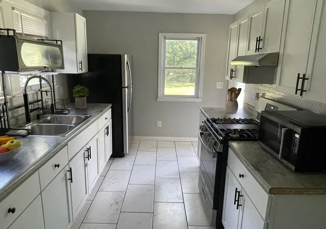 Photo 4 of Single family home for sale at 37960 N North, Waukegan, IL 60087 | MLS# 12721624 | Listing updated on 2026-09-30