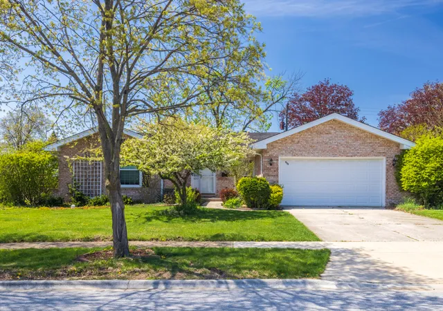 Photo 1 of Single family home for sale at 920 Macarthur Dr, Chicago Heights, IL 60411 | MLS# 12721630 | Listing updated on 2026-08-25