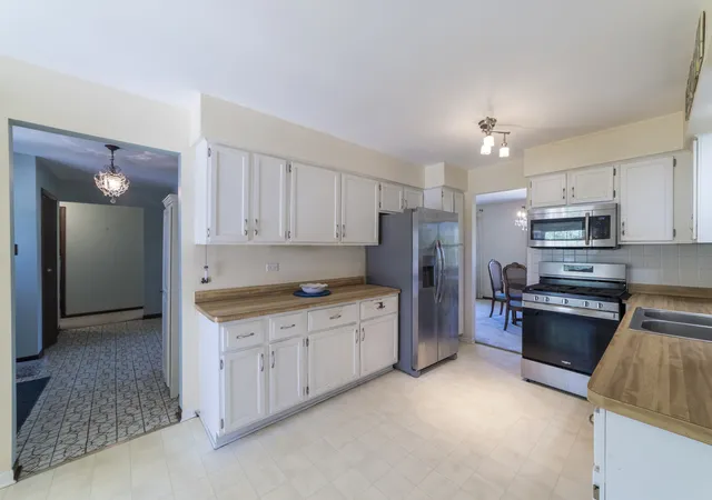 Photo 2 of Single family home for sale at 920 Macarthur Dr, Chicago Heights, IL 60411 | MLS# 12721630 | Listing updated on 2026-08-25