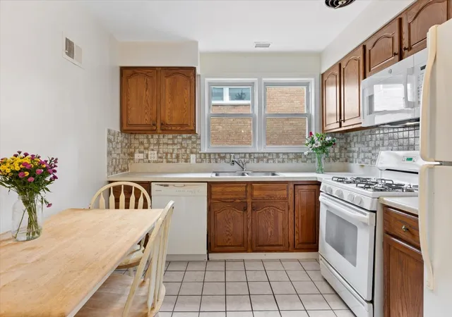 Photo 3 of Condo for sale at 8920 Lamon Ave #2B, Skokie, IL 60077 | MLS# 12721654 | Listing updated on 2026-09-27