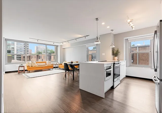 Photo 2 of Condo for sale at 3600 N Lake Shore Dr #325, Chicago, IL 60613 | MLS# 12721664 | Listing updated on 2026-09-24