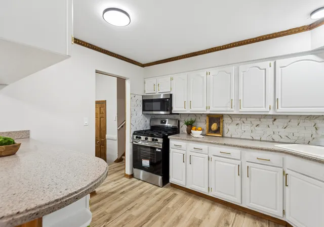 Photo 4 of Single family home for sale at 1819 Elmwood Dr, Lindenhurst, IL 60046 | MLS# 12721685 | Listing updated on 2026-10-05
