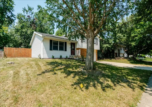 25th image of 1216 N Hershey Rd, Bloomington, IL 61704 | MLS# 12721696