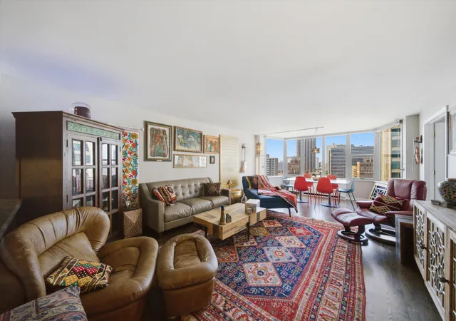 2nd image of 525 W Hawthorne Pl #2004, Chicago, IL 60657 | MLS# 12721710
