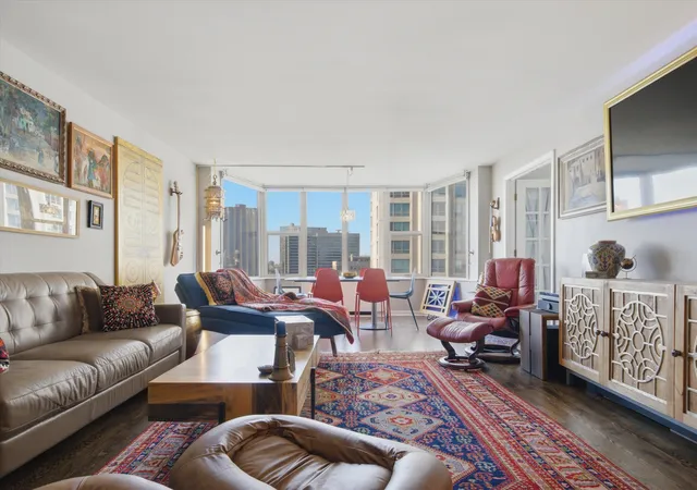 3rd image of 525 W Hawthorne Pl #2004, Chicago, IL 60657 | MLS# 12721710