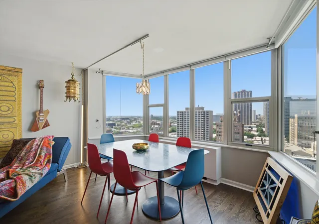 5th image of 525 W Hawthorne Pl #2004, Chicago, IL 60657 | MLS# 12721710