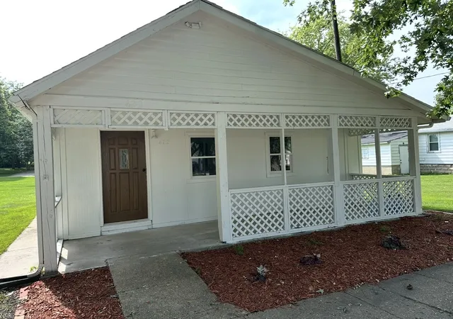 1st image of 422 N Main St, Gilman, IL 60938 | MLS# 12721774