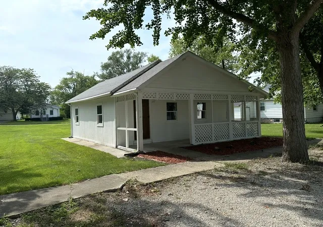 2nd image of 422 N Main St, Gilman, IL 60938 | MLS# 12721774