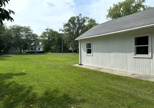 3rd image of 422 N Main St, Gilman, IL 60938 | MLS# 12721774