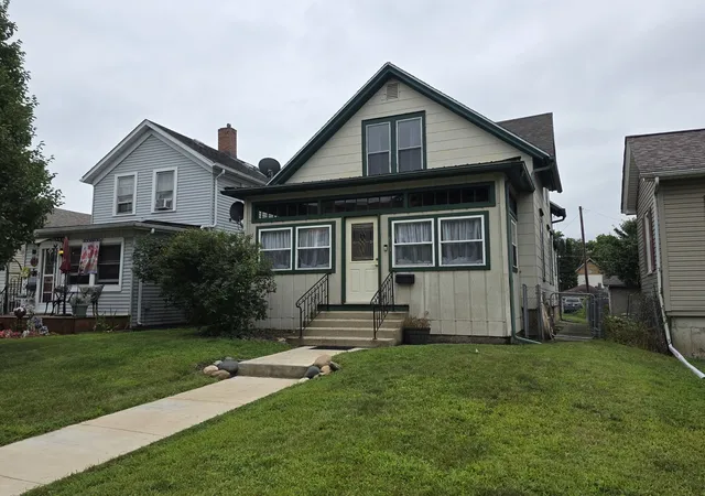 1st image of 813 Pine St, Ottawa, IL 61350 | MLS# 12721776