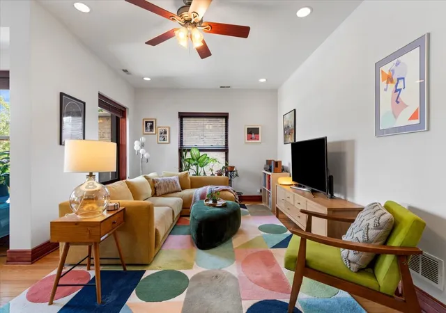Photo 4 of Sale Pending at 1501 W Ardmore Ave #2, Chicago, IL 60660 | MLS# 12721777 | Listing updated on 2026-09-20
