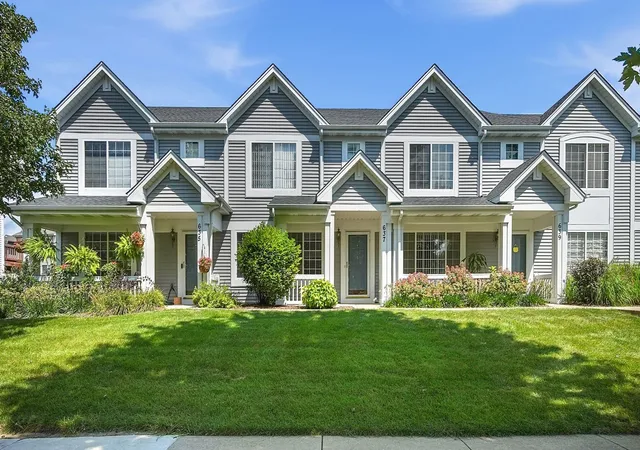 Photo 1 of Condo for sale at 637 Lincoln Sta Dr, Oswego, IL 60543 | MLS# 12721801 | Listing updated on 2026-09-13