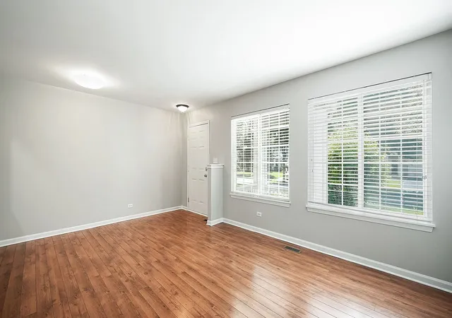 Photo 3 of Condo for sale at 637 Lincoln Sta Dr, Oswego, IL 60543 | MLS# 12721801 | Listing updated on 2026-09-13