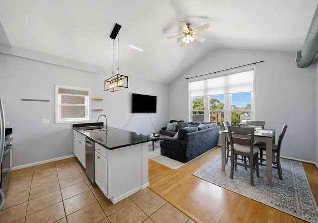 Photo 2 of Condo for sale at 1267 N Honore St #3, Chicago, IL 60622 | MLS# 12721821 | Listing updated on 2026-09-04