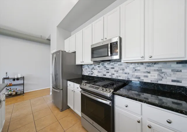 Listing Photo 5 - Condo for sale in building located at 1267 N Honore St, Chicago, IL 60622 - Unit #3