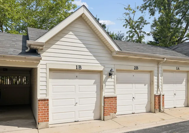Photo 3 of Condo for sale at 1032 Swift Rd #1B, Glen Ellyn, IL 60137 | MLS# 12721867 | Listing updated on 2026-09-04