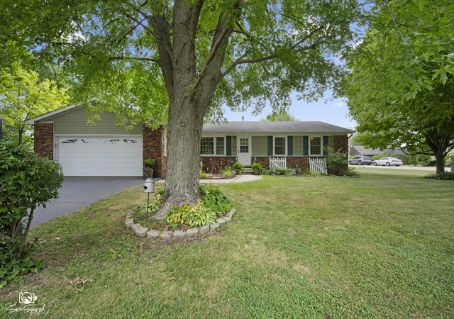 1st image of 104 S Grundy St, Gardner, IL 60424 | MLS# 12721875