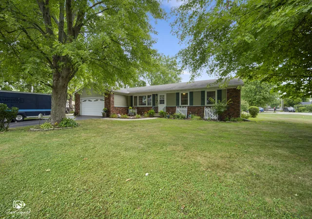 Photo 2 of Single family home for sale at 104 S Grundy St, Gardner, IL 60424 | MLS# 12721875 | Listing updated on 2026-09-17