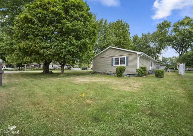 3rd image of 104 S Grundy St, Gardner, IL 60424 | MLS# 12721875