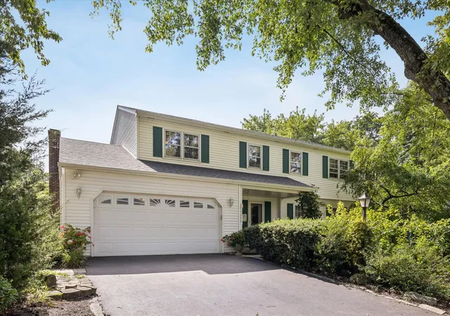 Photo 1 of Single family home for sale at 27w215 Oakwood St, Winfield, IL 60190 | MLS# 12721879 | Listing updated on 2026-10-04