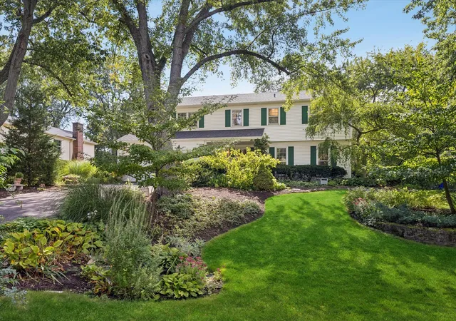 Photo 3 of Single family home for sale at 27w215 Oakwood St, Winfield, IL 60190 | MLS# 12721879 | Listing updated on 2026-10-04