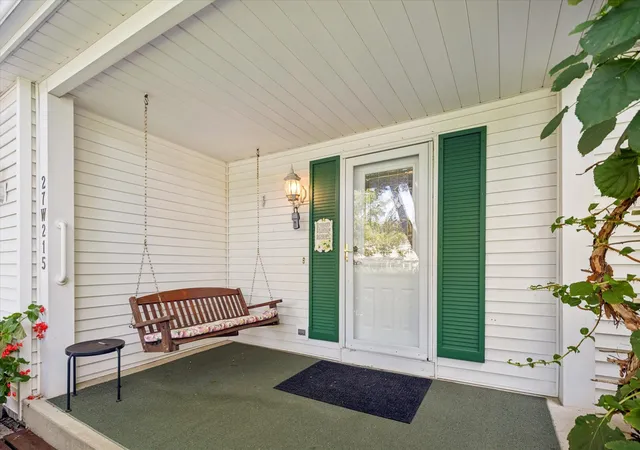 Photo 4 of Single family home for sale at 27w215 Oakwood St, Winfield, IL 60190 | MLS# 12721879 | Listing updated on 2026-10-04