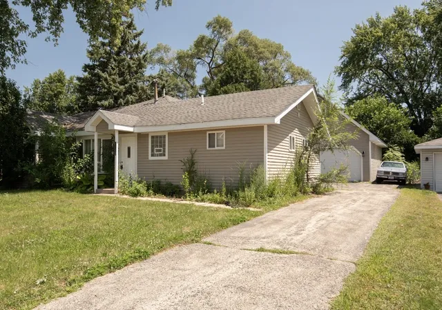 Photo 1 of Single family home for sale at 1612 Burry Cir Dr, Crest Hill, IL 60403 | MLS# 12721900 | Listing updated on 2026-08-31