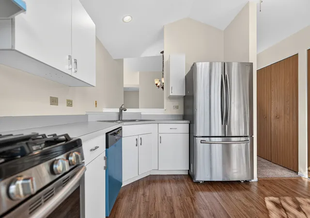 Listing Photo 4 - Condo for sale in building located at 358 Ashford Cir, Bartlett, IL 60103 - Unit #2