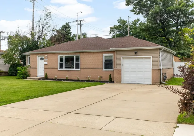 Photo 1 of Single family home for sale at 810 Cumberland St, Hoffman Estates, IL 60169 | MLS# 12721917 | Listing updated on 2026-09-01