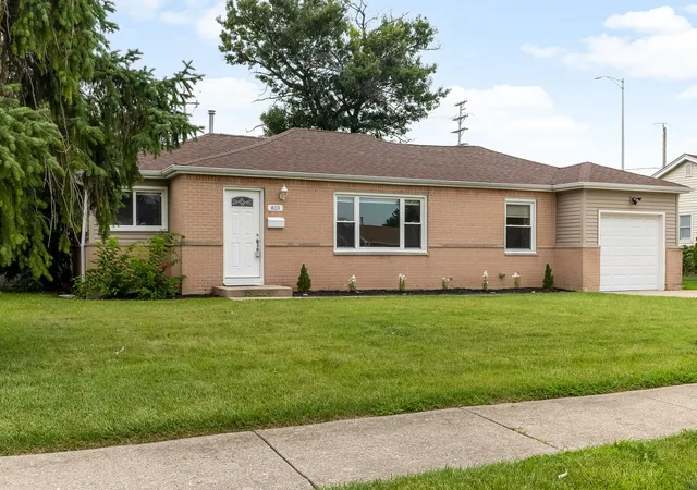 Photo 2 of Single family home for sale at 810 Cumberland St, Hoffman Estates, IL 60169 | MLS# 12721917 | Listing updated on 2026-09-01