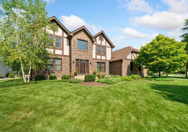 Single family home for sale at 1131 Prairie Dr, Algonquin, IL 60102 | MLS# 12721931