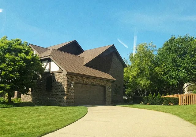 Photo 2 of Single family home for sale at 1131 Prairie Dr, Algonquin, IL 60102 | MLS# 12721931 | Listing updated on 2026-09-12