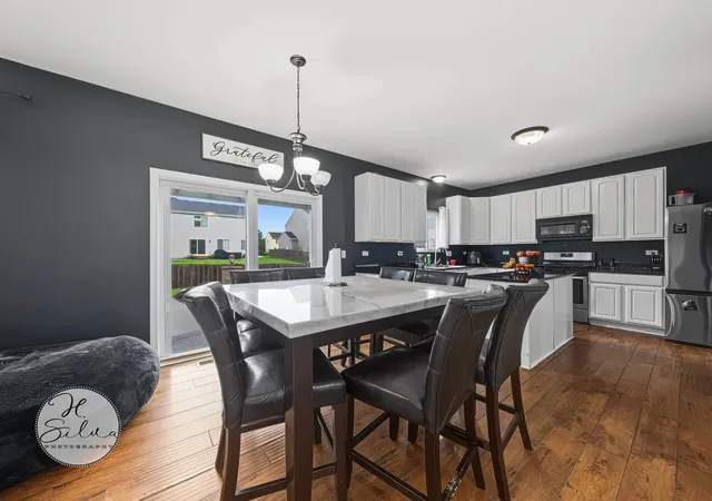 Photo 4 of Single family home for sale at 708 Bay Shore Dr, Pingree Grove, IL 60140 | MLS# 12721987 | Listing updated on 2026-08-16