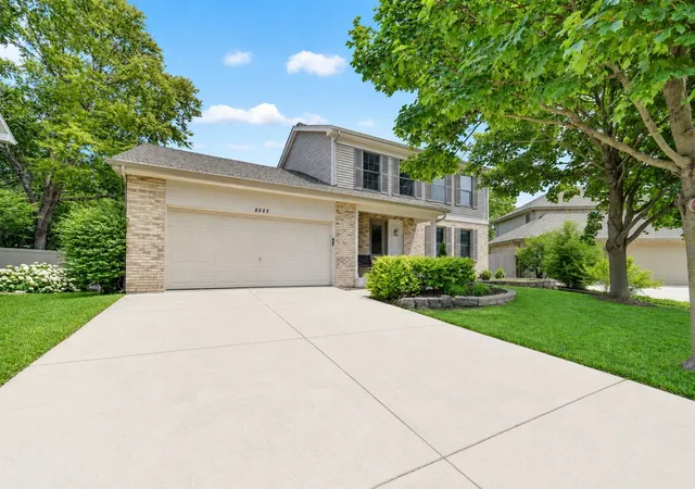 Photo 3 of Single family home for sale at 8885 Dryden St, Woodridge, IL 60517 | MLS# 12721988 | Listing updated on 2026-08-15