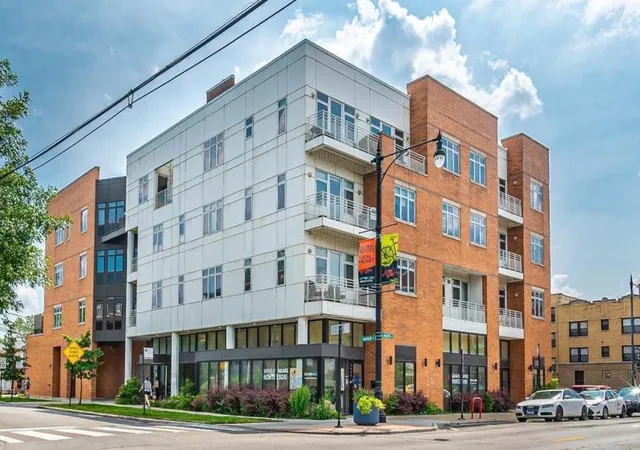 Photo 2 of Condo for sale at 4770 N Manor Ave #304, Chicago, IL 60625 | MLS# 12722019 | Listing updated on 2026-09-17