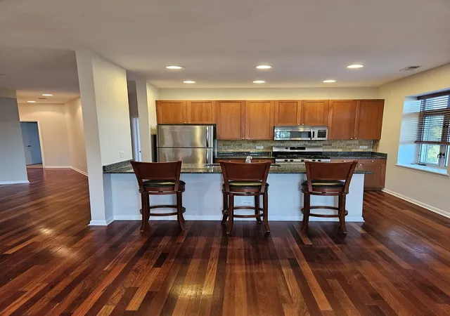 Listing Photo 4 - Condo for sale in building located at 4770 N Manor Ave, Chicago, IL 60625 - Unit #304