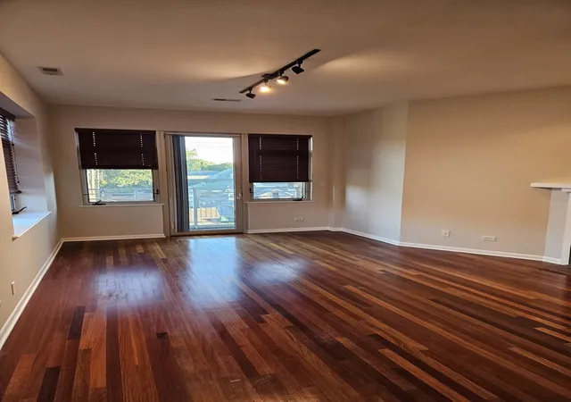 Listing Photo 5 - Condo for sale in building located at 4770 N Manor Ave, Chicago, IL 60625 - Unit #304