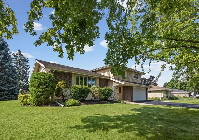 Photo 2 of Single family home for sale at 6111 W 128th Street, Palos Heights, IL 60463 | MLS# 12722020 | Listing updated on 2026-09-15