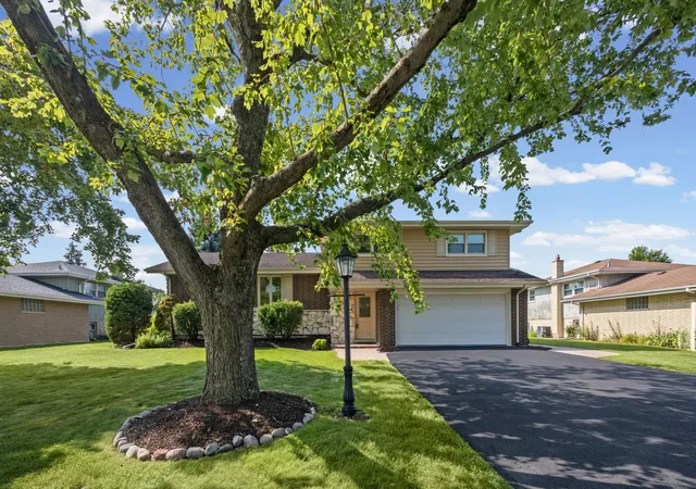 Photo 2 of Single family home for sale at 6111 W 128th Street, Palos Heights, IL 60463 | MLS# 12722020 | Listing updated on 2026-09-15