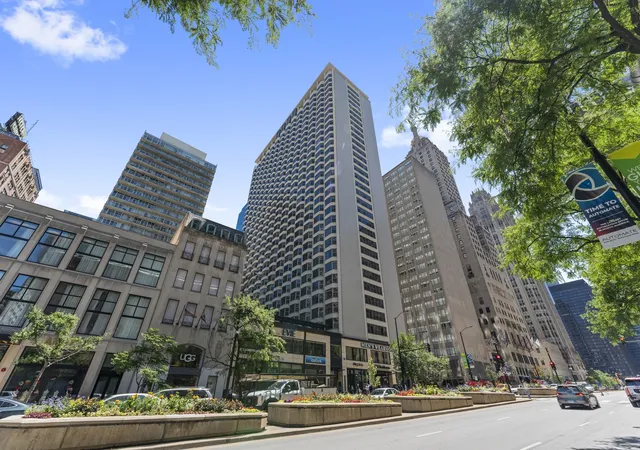 Listing Photo 2 - Condo for sale in building located at 535 N Michigan Ave, Chicago, IL 60611 - Unit #909