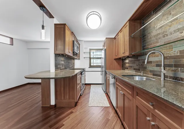 Listing Photo 4 - Condo for sale in building located at 535 N Michigan Ave, Chicago, IL 60611 - Unit #909