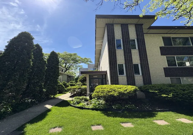 Photo 1 of Condo for sale at 7070 N Ridge Blvd #1B, Chicago, IL 60645 | MLS# 12722054 | Listing updated on 2026-08-14