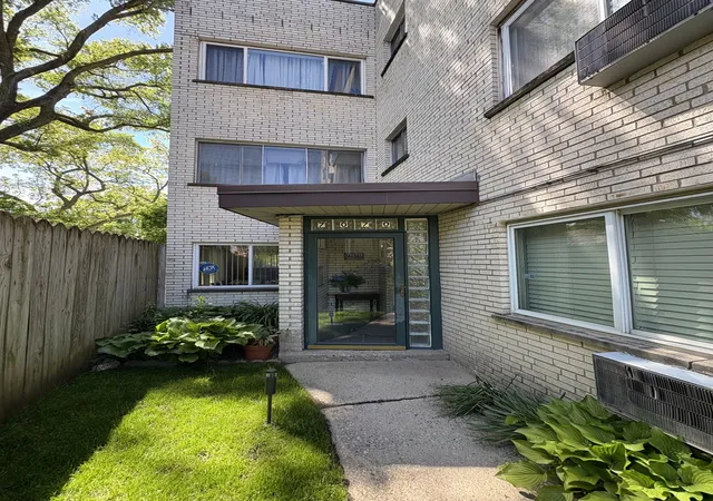 Photo 2 of Condo for sale at 7070 N Ridge Blvd #1B, Chicago, IL 60645 | MLS# 12722054 | Listing updated on 2026-08-14