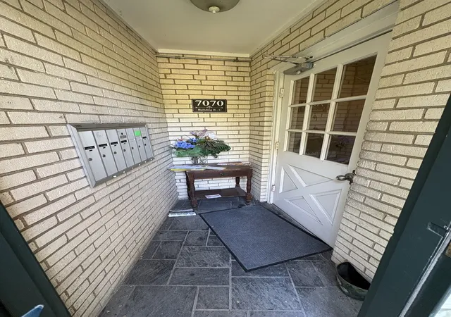 Photo 3 of Condo for sale at 7070 N Ridge Blvd #1B, Chicago, IL 60645 | MLS# 12722054 | Listing updated on 2026-08-14