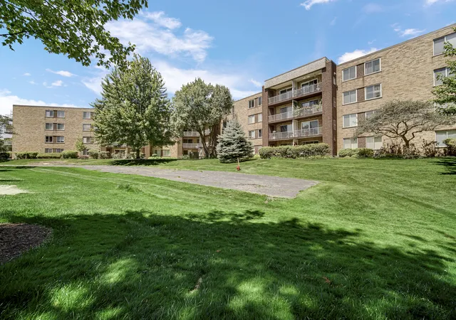 Photo 3 of Condo for sale at 245 S Park Ln #419, Palatine, IL 60074 | MLS# 12722055 | Listing updated on 2026-09-04