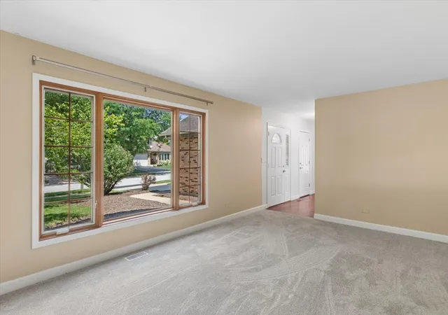 Photo 3 of Single family home for sale at 535 Chester Ct W, Aurora, IL 60504 | MLS# 12722070 | Listing updated on 2026-09-22