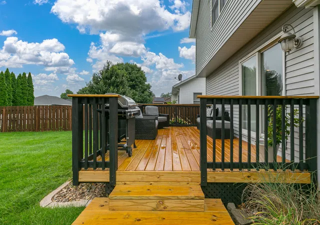 3rd image of 910 25Th Avenue Ct, Silvis, IL 61282 | MLS# 12722095