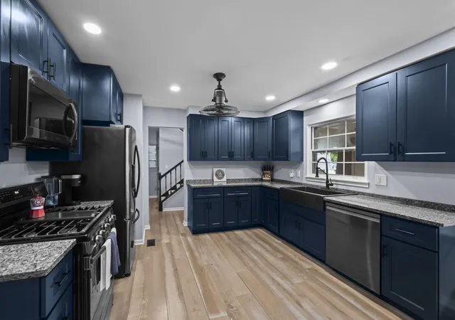 Photo 4 of Townhouse for sale at 670 Versailles Cir #D, Elk Grove Village, IL 60007 | MLS# 12722097 | Listing updated on 2026-09-24