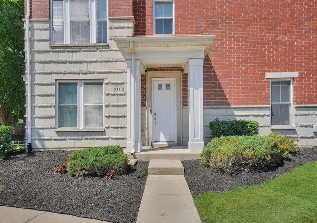Photo 3 of Townhouse for sale at 2112 S Crambourne Way #6-6, Arlington Heights, IL 60005 | MLS# 12722098 | Listing updated on 2026-09-02