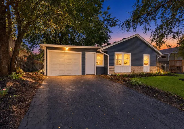 Photo 1 of Single family home for sale at 843 Navajo Dr, Carpentersville, IL 60110 | MLS# 12722113 | Listing updated on 2026-10-05